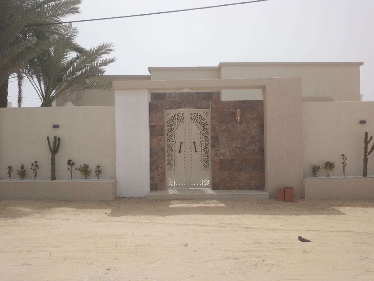 A vendre belle villa neuve avec piscine pas loin de la mer à Djerba